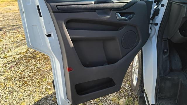 Ford Transit Custom image 3