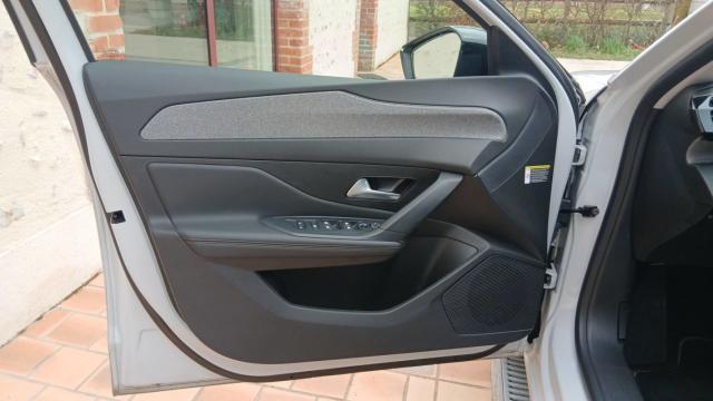 Peugeot 308 image 2