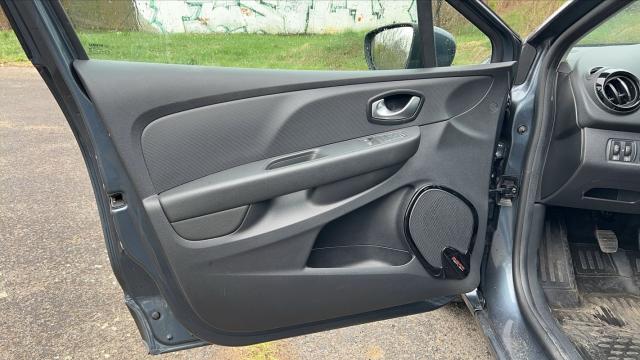 Renault Clio Estate image 5