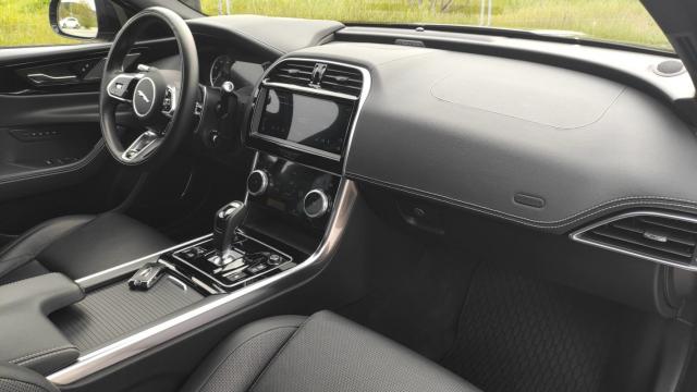 Jaguar Xe image 1