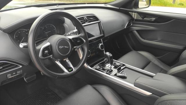 Jaguar Xe image 4