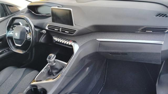 Peugeot 3008 image 2