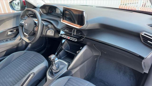 Peugeot 2008 image 3