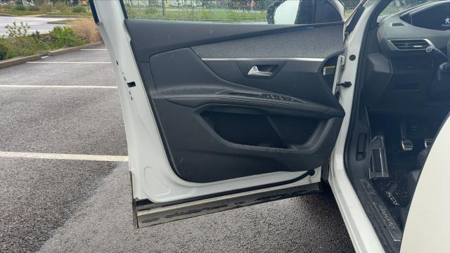 Peugeot 5008 image 1