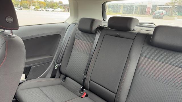 Volkswagen Golf image 9