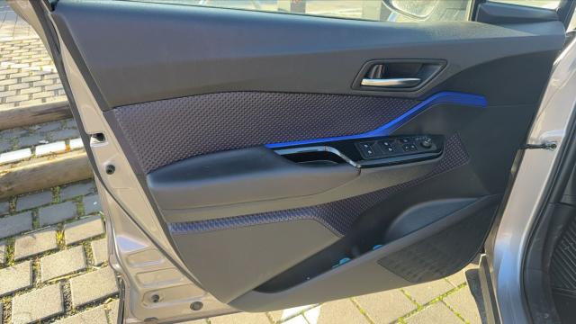 Toyota C-Hr image 5