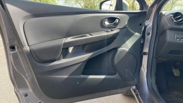 Renault Clio Estate image 6