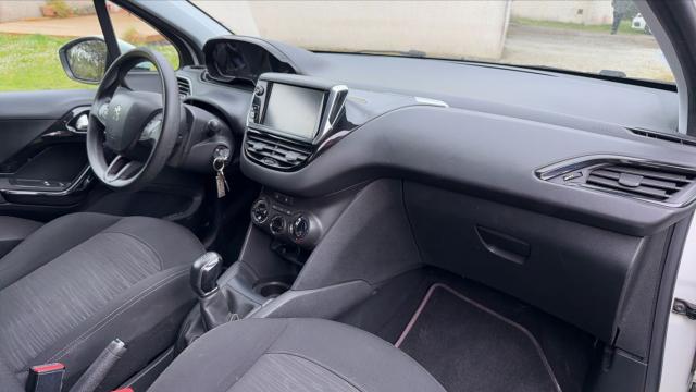 Peugeot 208 image 5