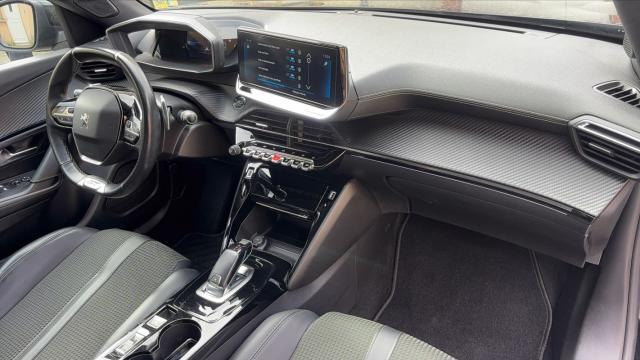 Peugeot 2008 image 2