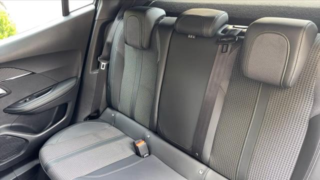 Peugeot 2008 image 8