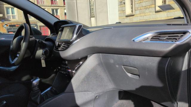 Peugeot 208 image 5