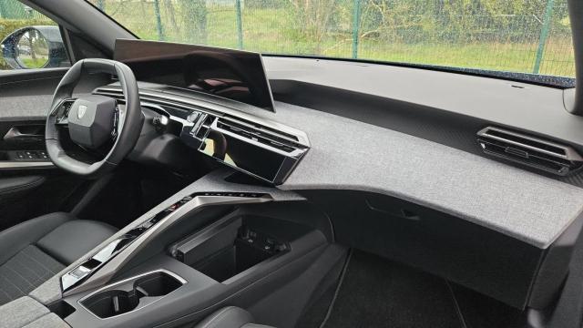 Peugeot 3008 image 2