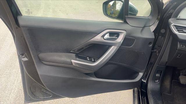 Peugeot 2008 image 2