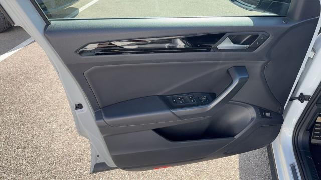 Volkswagen T-Roc image 6