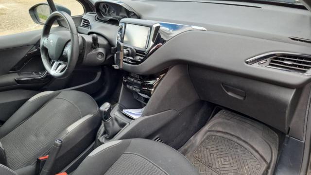 Peugeot 208 image 3