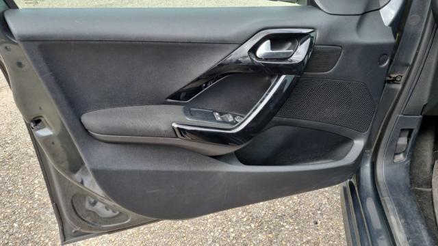 Peugeot 208 image 6