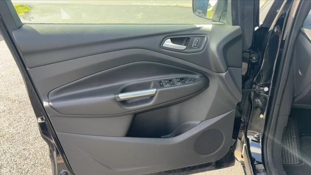 Ford Kuga image 6