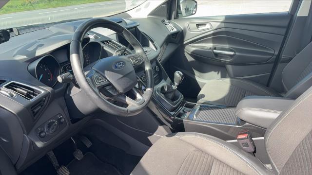 Ford Kuga image 8