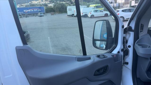 Ford Transit image 9