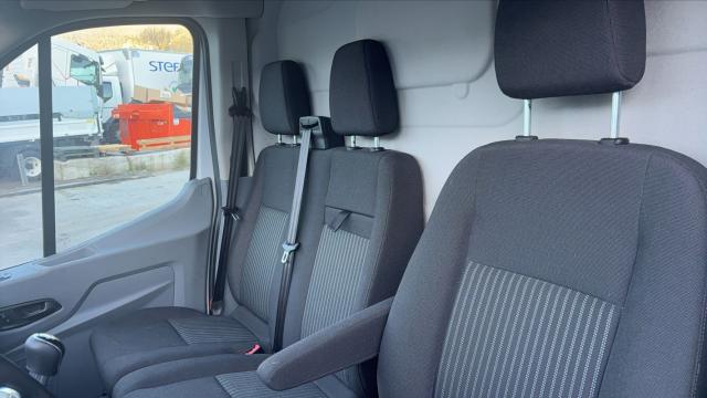 Ford Transit image 7