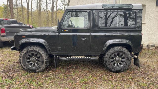 Land Rover Defender image 8