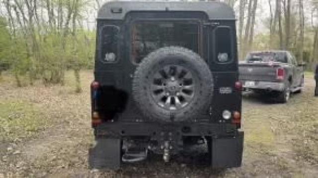 Land Rover Defender image 2