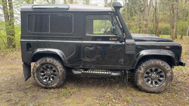 Land Rover Defender image 7