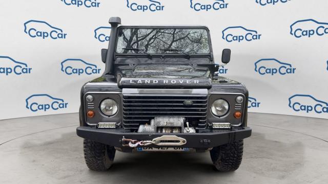 Land Rover Defender image 9