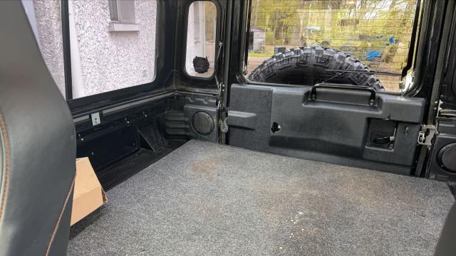 Land Rover Defender image 3