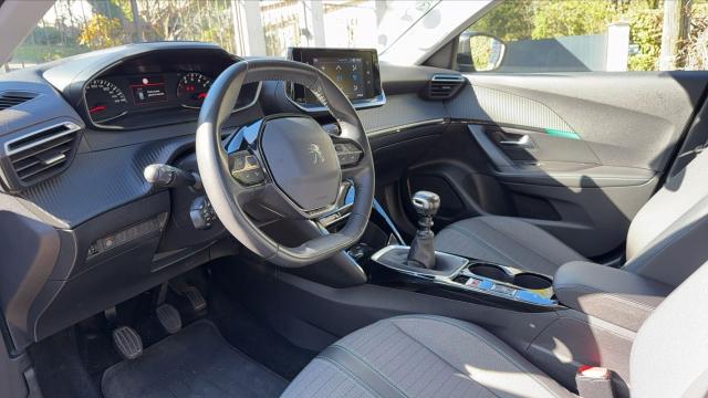 Peugeot 2008 image 2