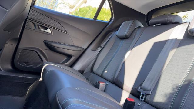 Peugeot 2008 image 8