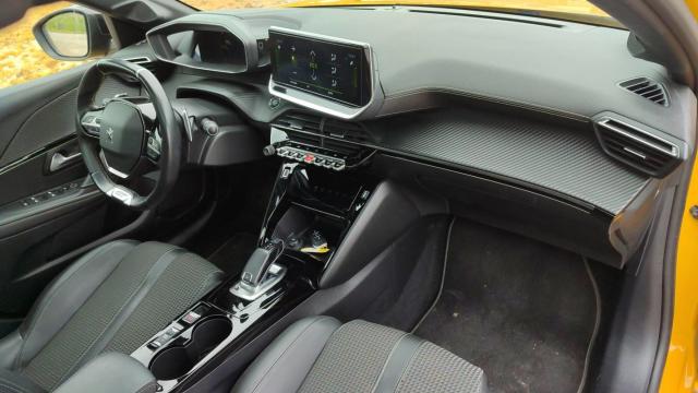 Peugeot 208 image 8