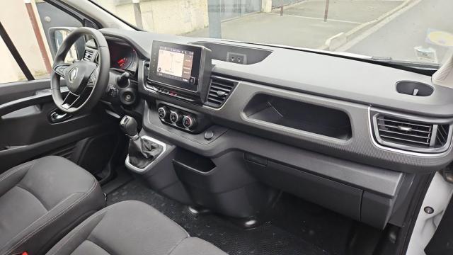 Renault Trafic image 9