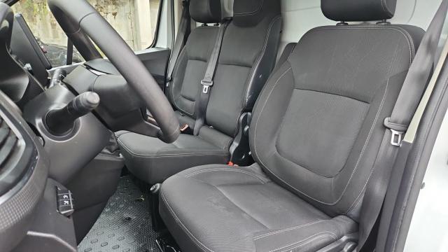 Renault Trafic image 8