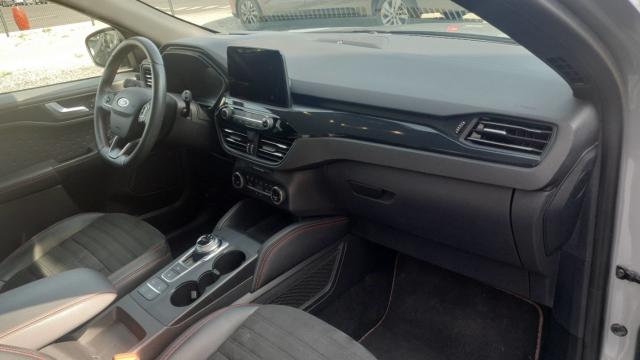Ford Kuga image 8