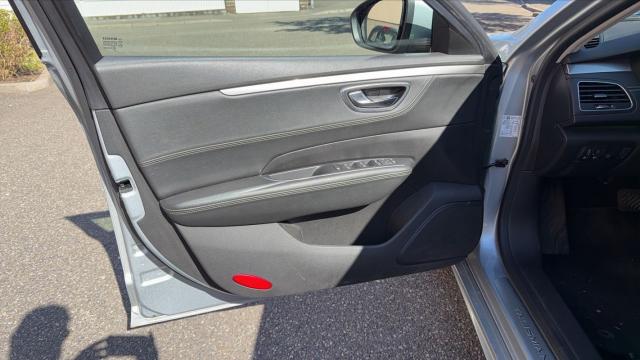 Renault Talisman Estate image 2