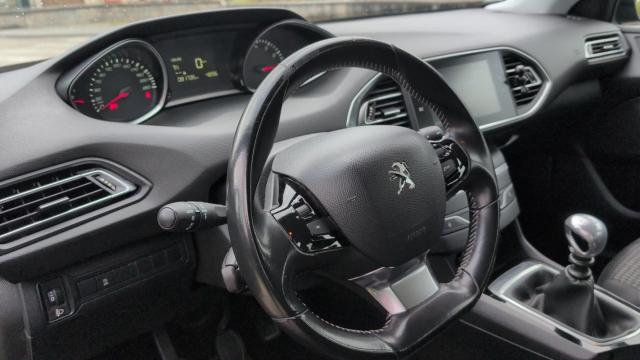 Peugeot 308 image 1