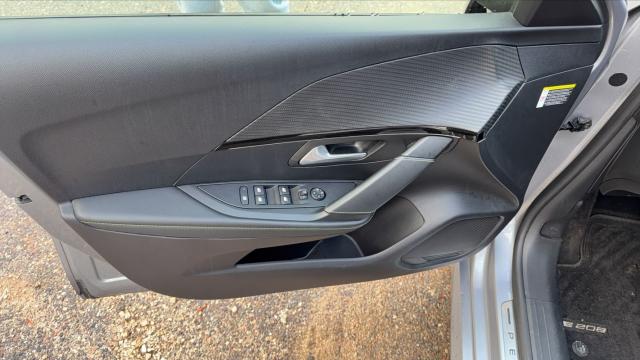 Peugeot E-208 image 4