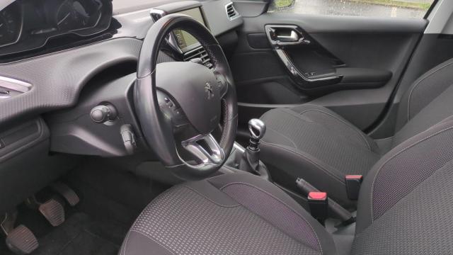 Peugeot 208 image 2