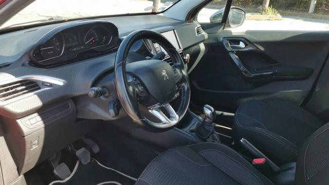 Peugeot 208 image 1