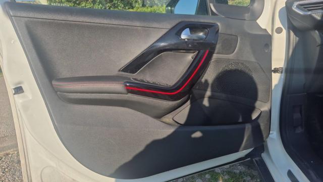 Peugeot 2008 image 3