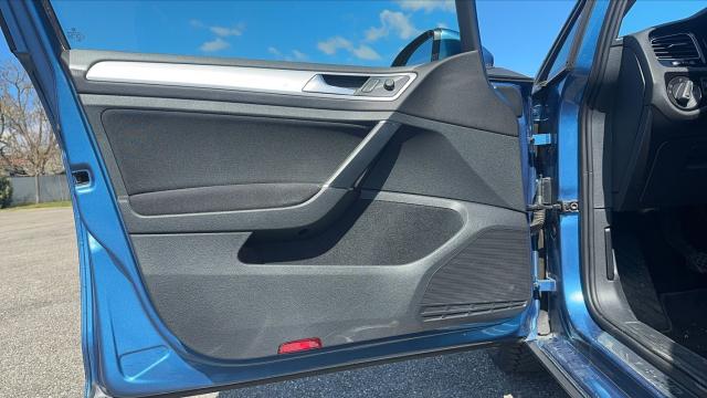 Volkswagen Golf image 6