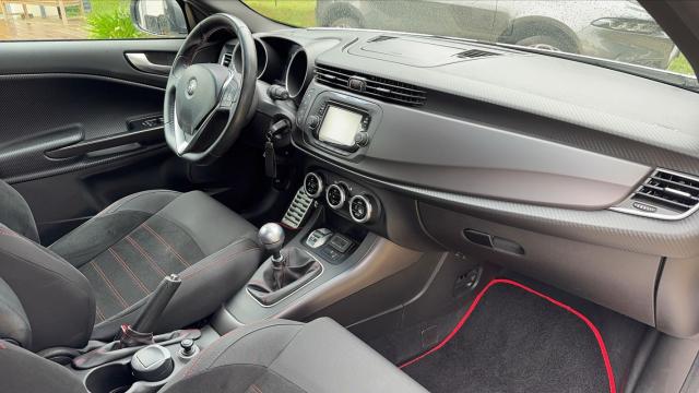 Alfa Romeo Giulietta image 9