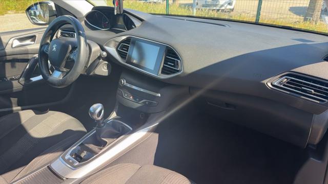 Peugeot 308 image 2