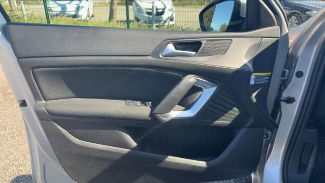 Peugeot 308 image 9