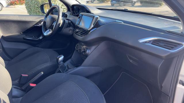Peugeot 208 image 1