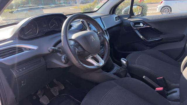 Peugeot 208 image 4