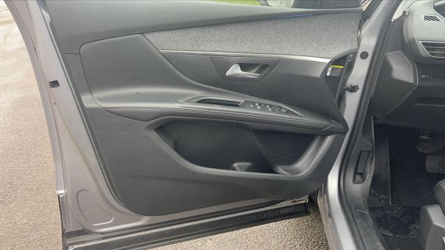 Peugeot 5008 image 9
