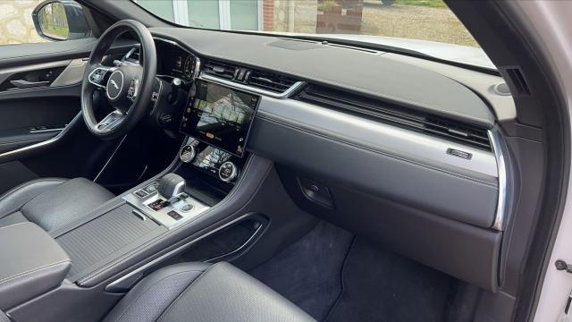 Jaguar F-Pace image 2
