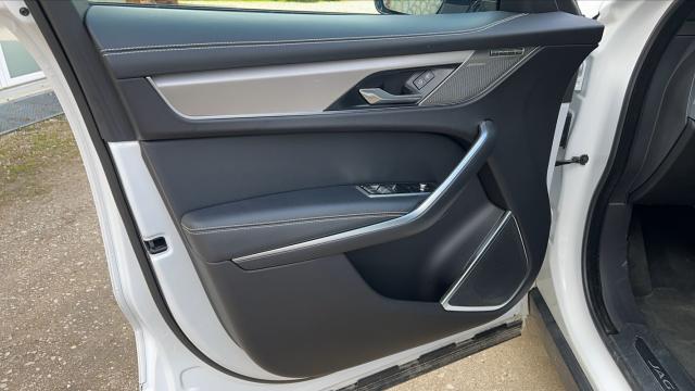 Jaguar F-Pace image 7